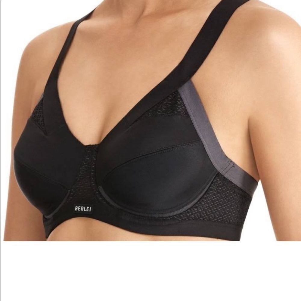 Berlei Shift Underwire Sports Bra Black NWT Sz 30 D